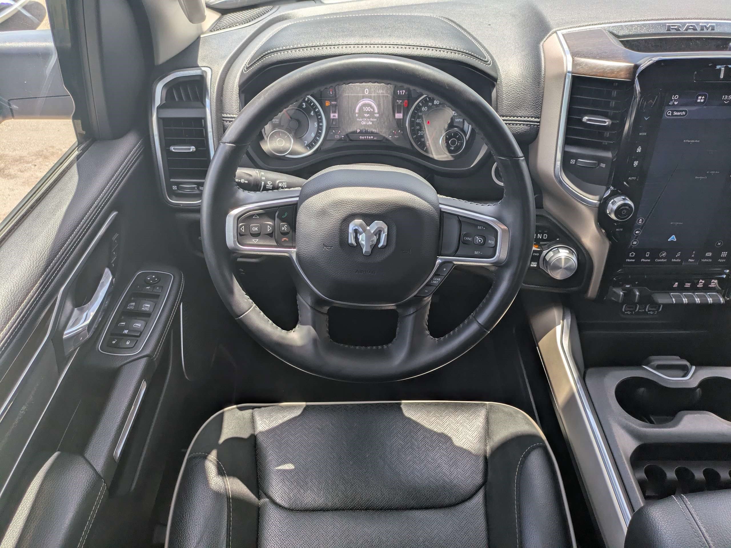 Used 2022 RAM 1500 Laramie AWD/4WD image 14
