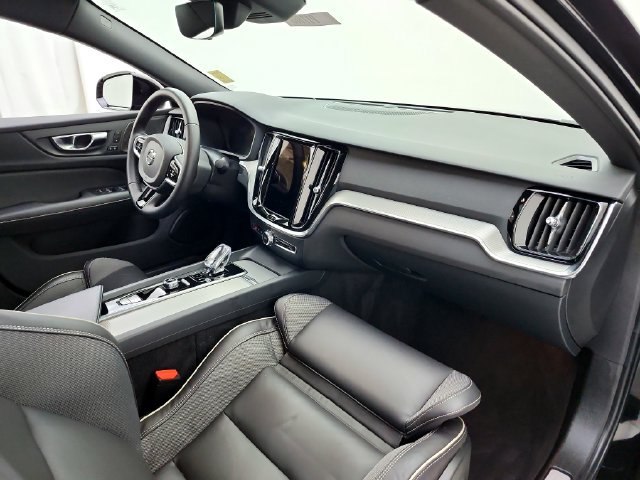 Certified 2024 Volvo S60 B5 Plus w/ Climate Package AWD/4WD image 17