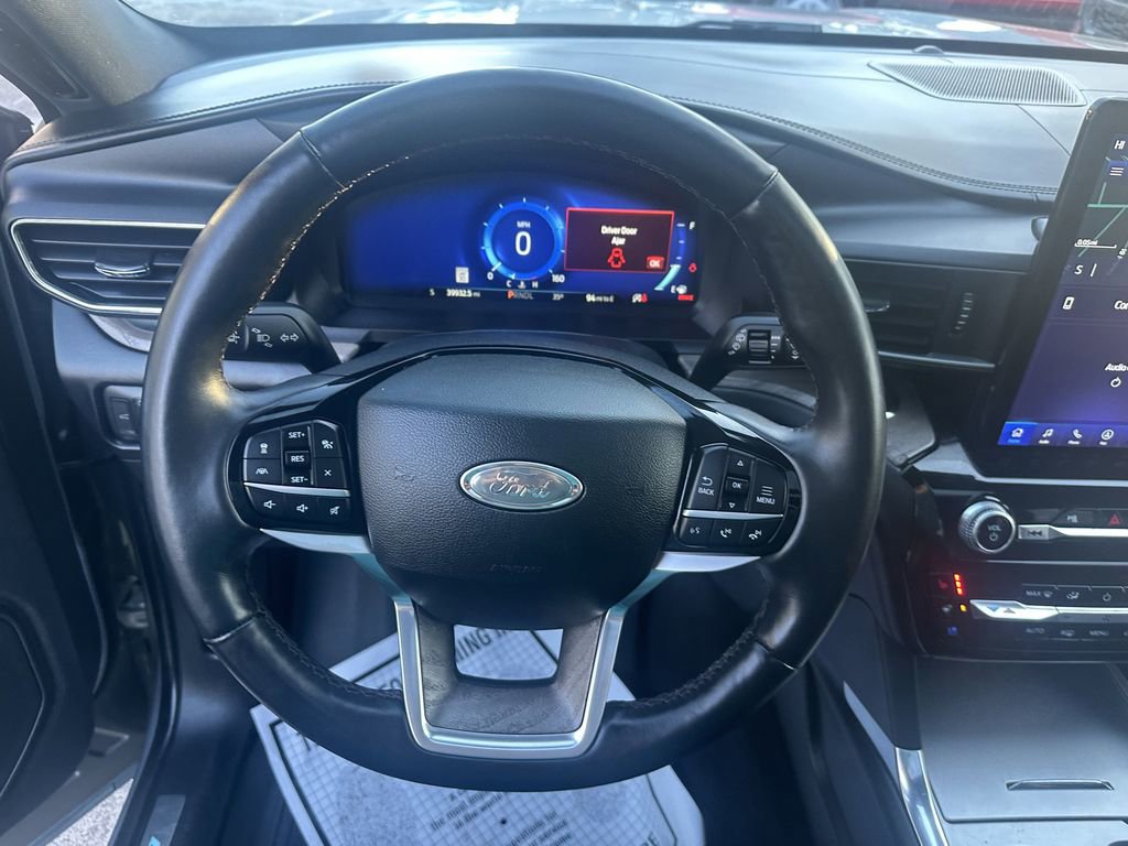 Used 2022 Ford Explorer Platinum w/ Equipment Group 601A AWD/4WD image 16