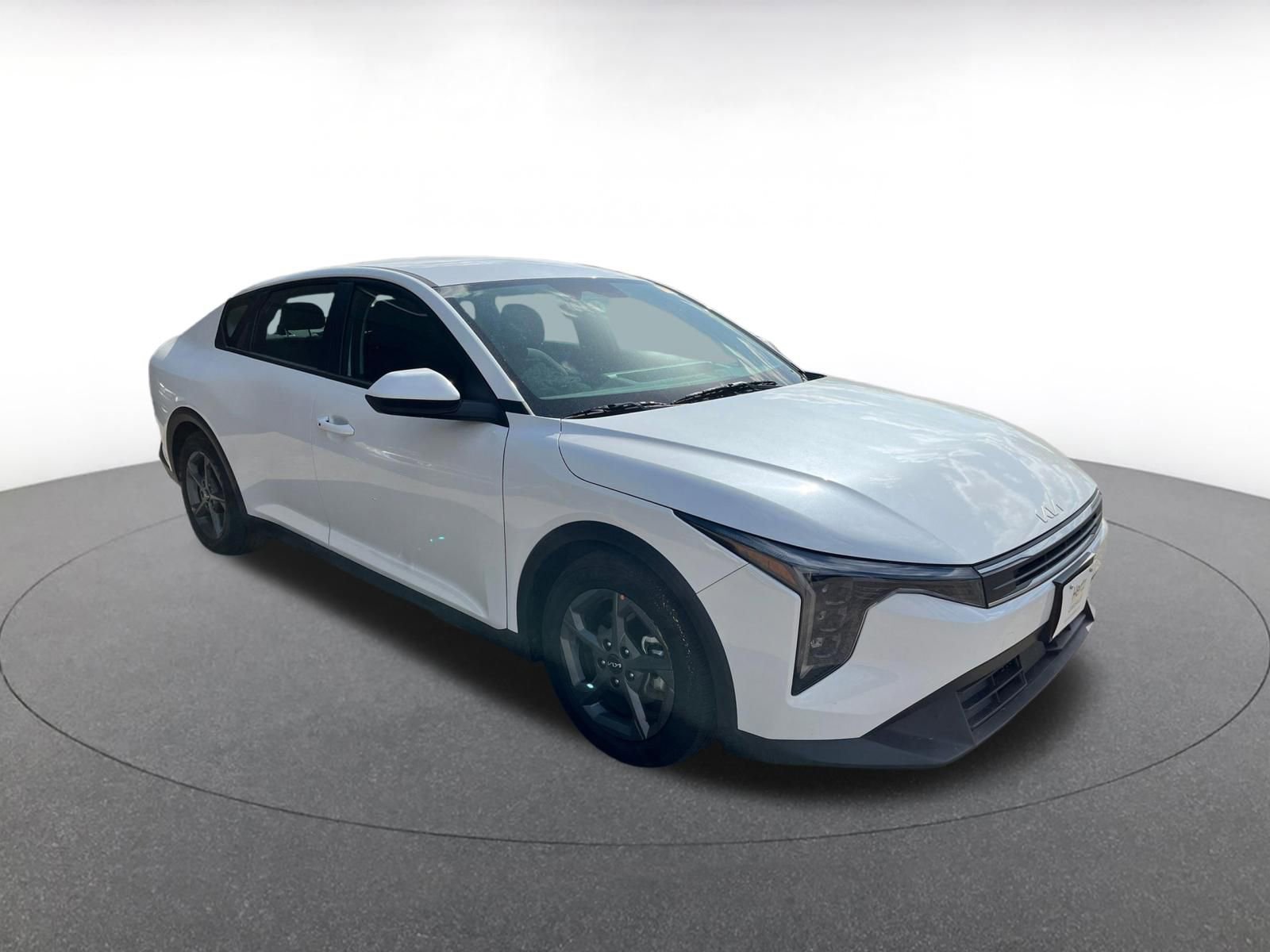 Used 2025 Kia K4 LXS FWD image 1