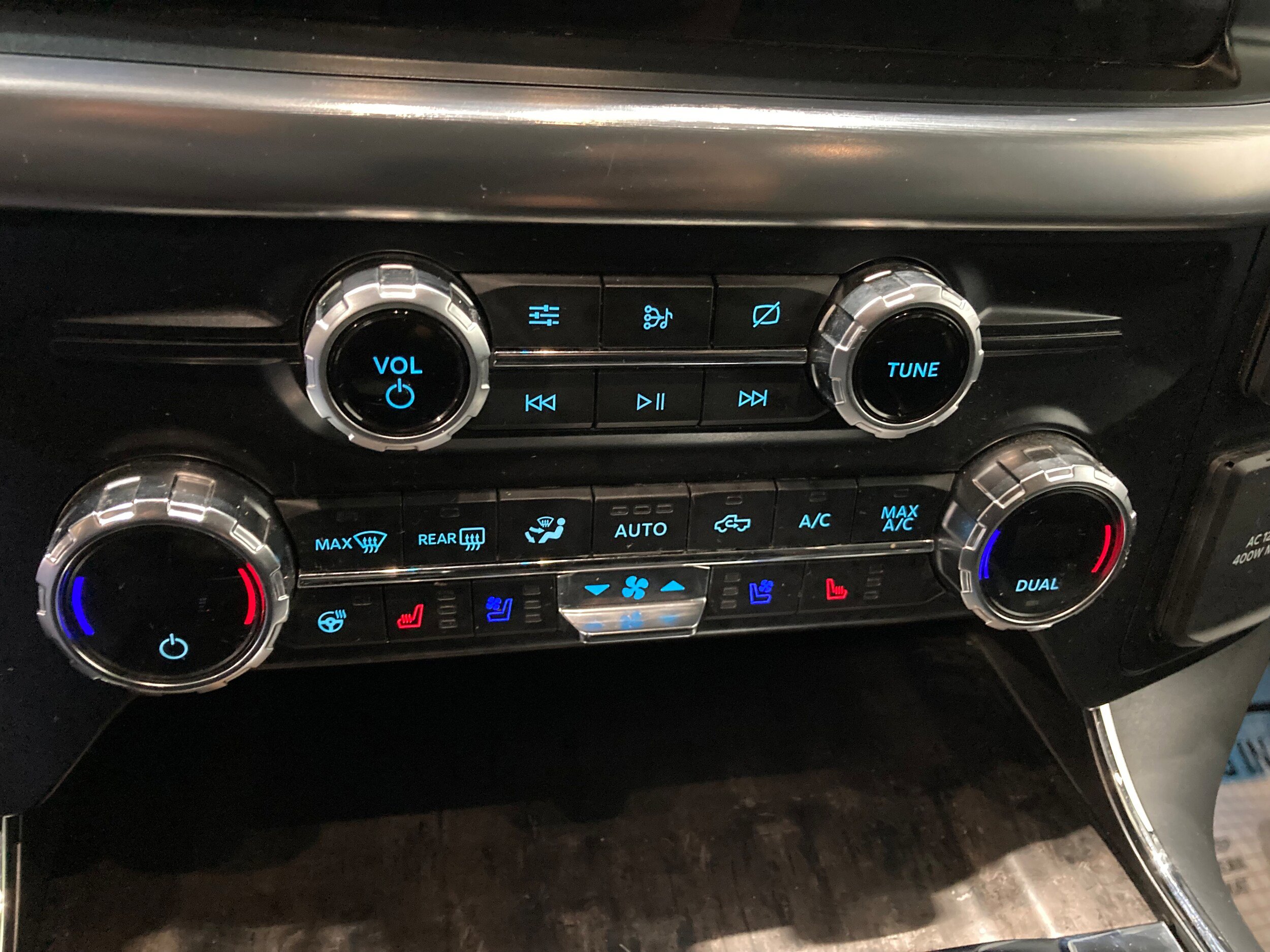 Used 2021 Ford F150 Lariat w/ Equipment Group 502A High AWD/4WD image 30