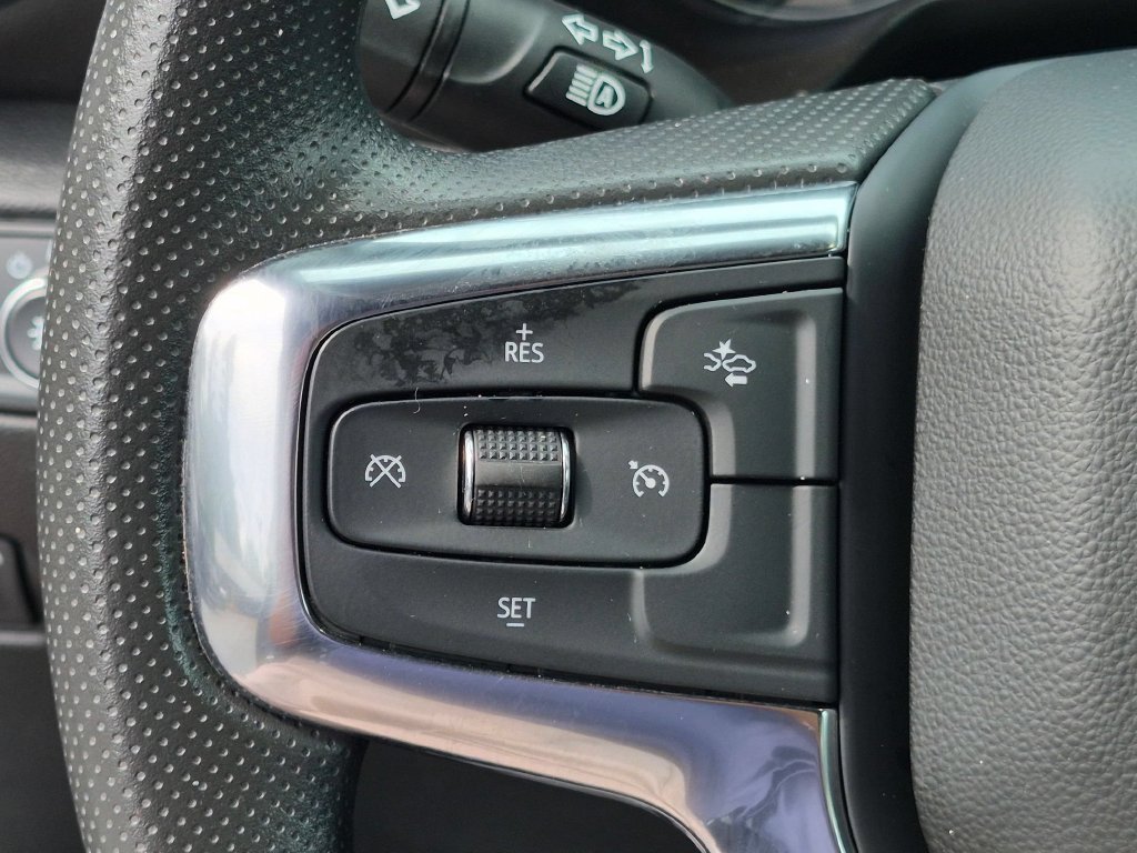 Used 2025 Chevrolet Blazer LT FWD image 16