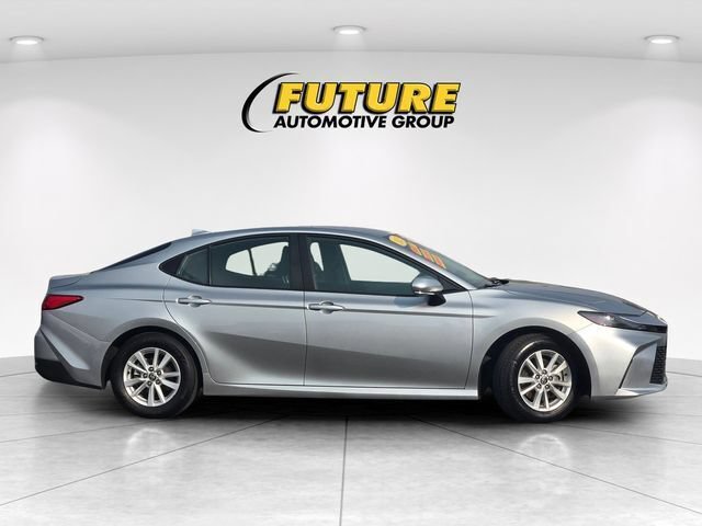 Used 2025 Toyota Camry LE FWD image 4