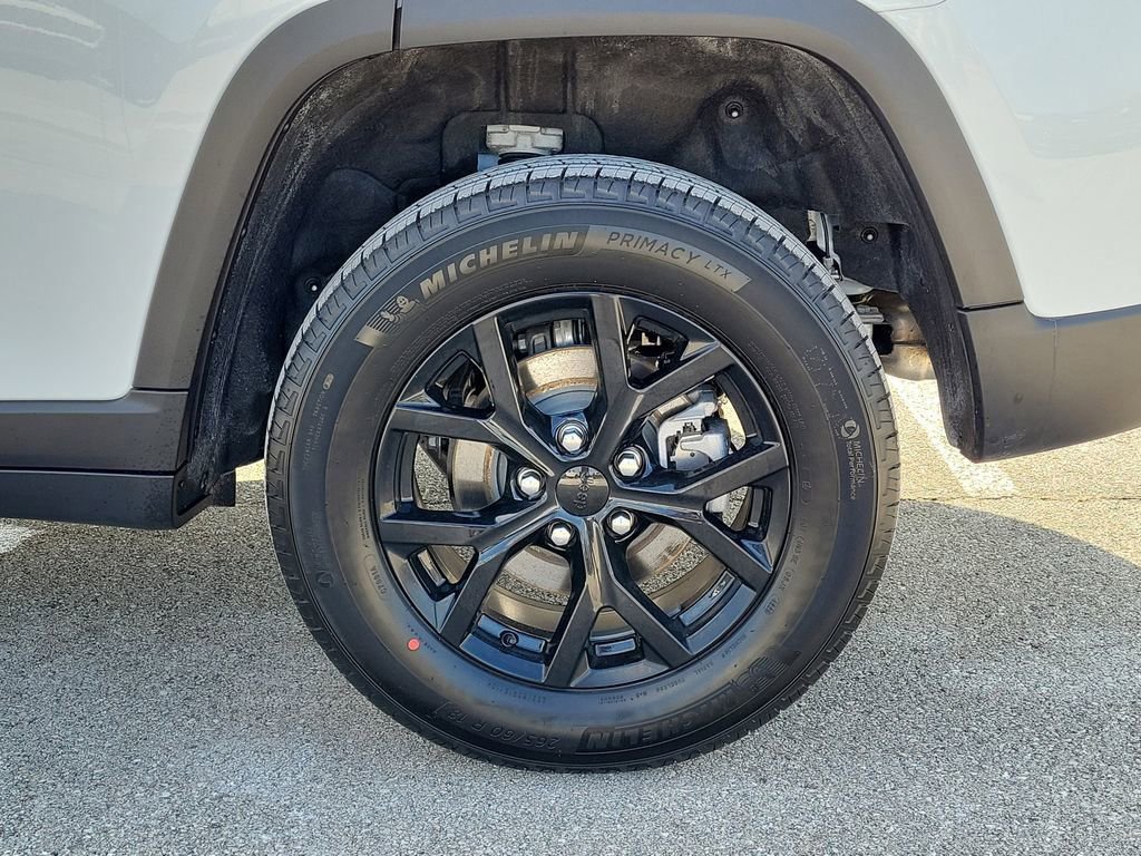 New 2026 Jeep Grand Cherokee Altitude image 9