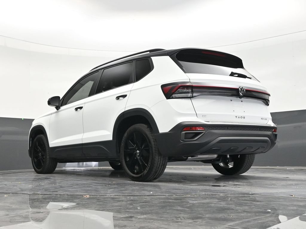 Used 2025 Volkswagen Taos SE FWD image 22