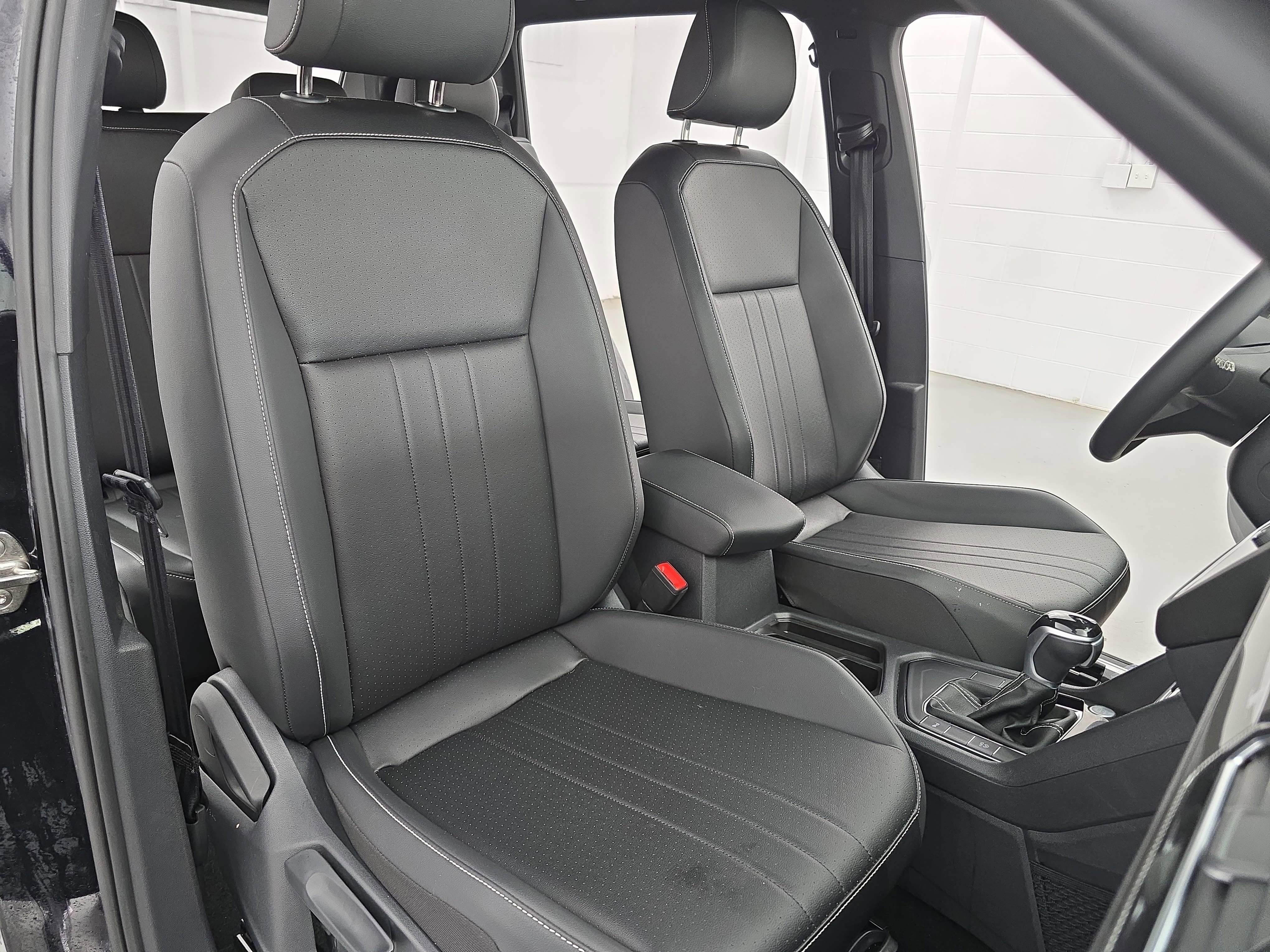 Used 2023 Volkswagen Tiguan SE R-Line FWD image 10