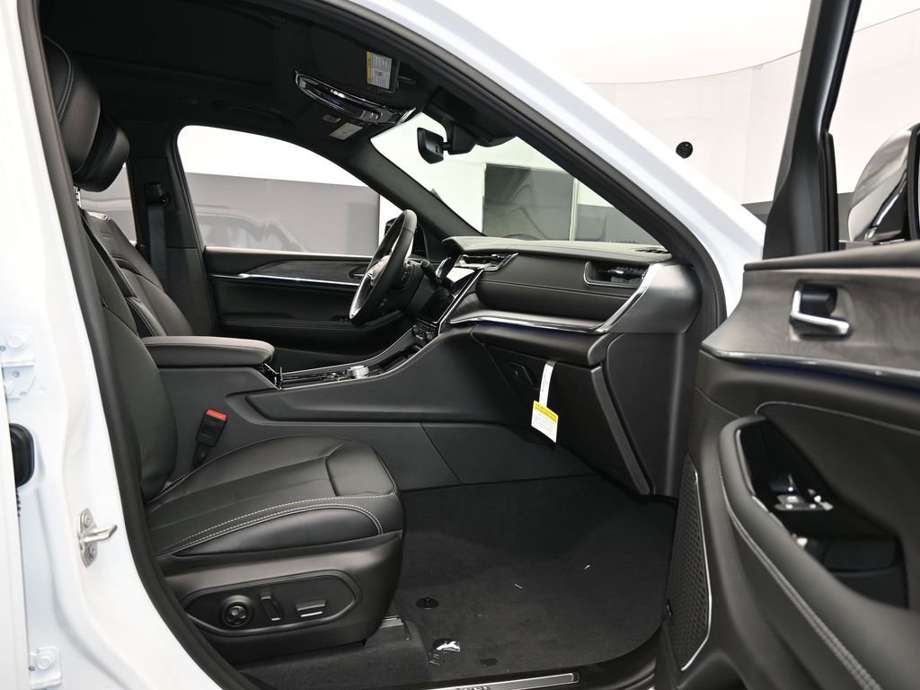 Used 2024 Jeep Grand Cherokee L Overland image 36