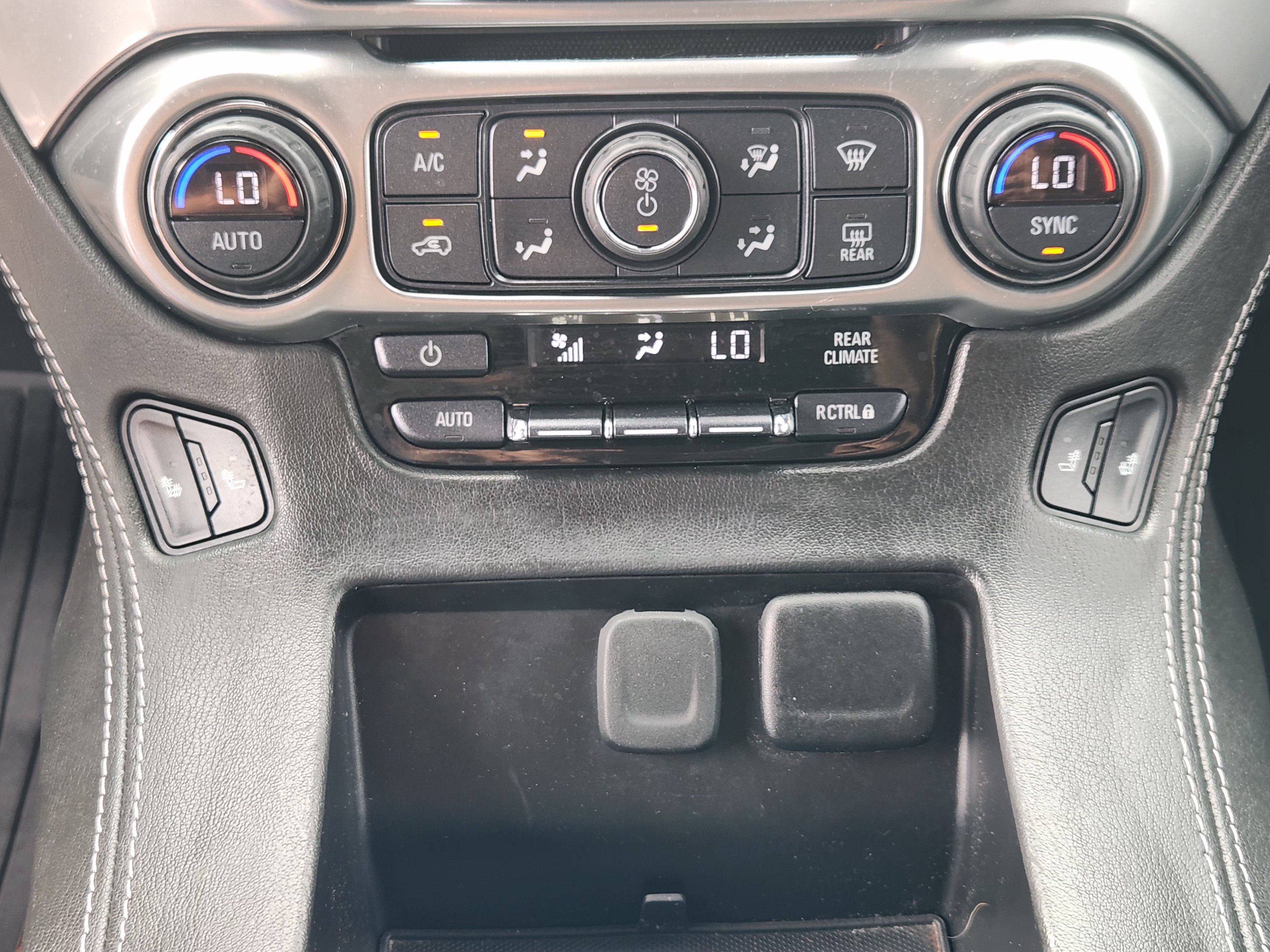 Used 2019 Chevrolet Tahoe LT w/ Luxury Package RWD image 20