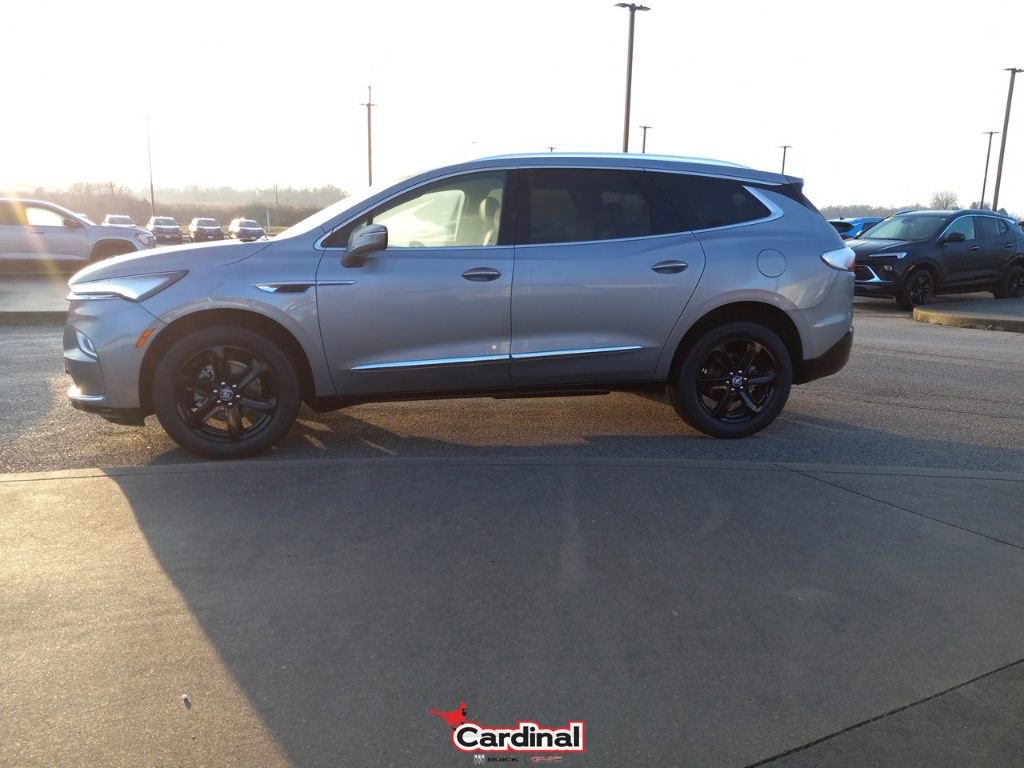 Used 2023 Buick Enclave Essence w/ Sport Touring Edition image 14