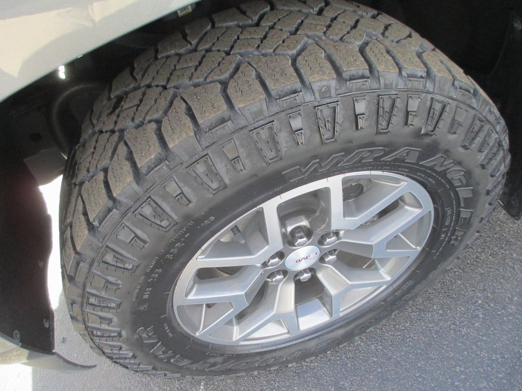 Certified 2022 GMC Canyon AT4 w/ Trailering Package image 12