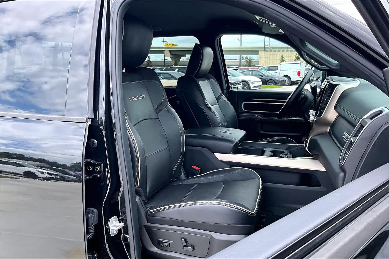 Used 2019 RAM 2500 Laramie w/ Night Edition AWD/4WD image 9