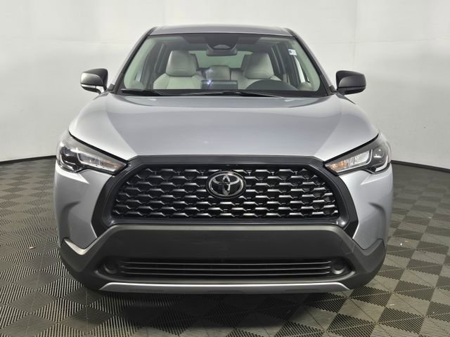 Used 2025 Toyota Corolla Cross L image 2