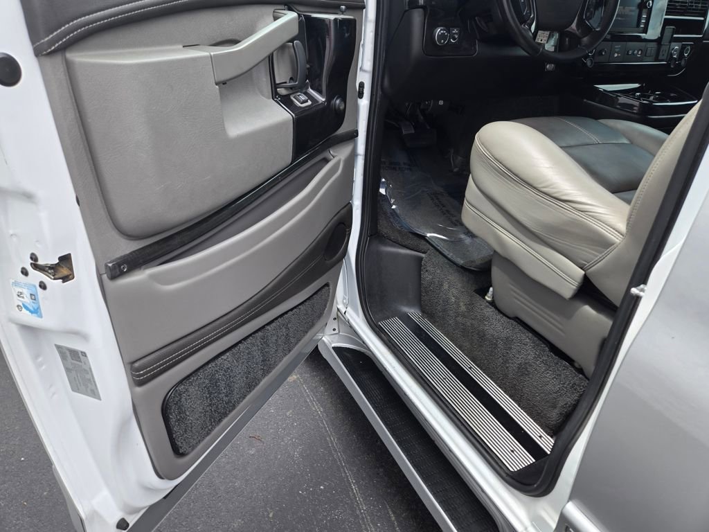 Used 2019 GMC Savana 2500 Extended w/ Enhanced Convenience Package image 12
