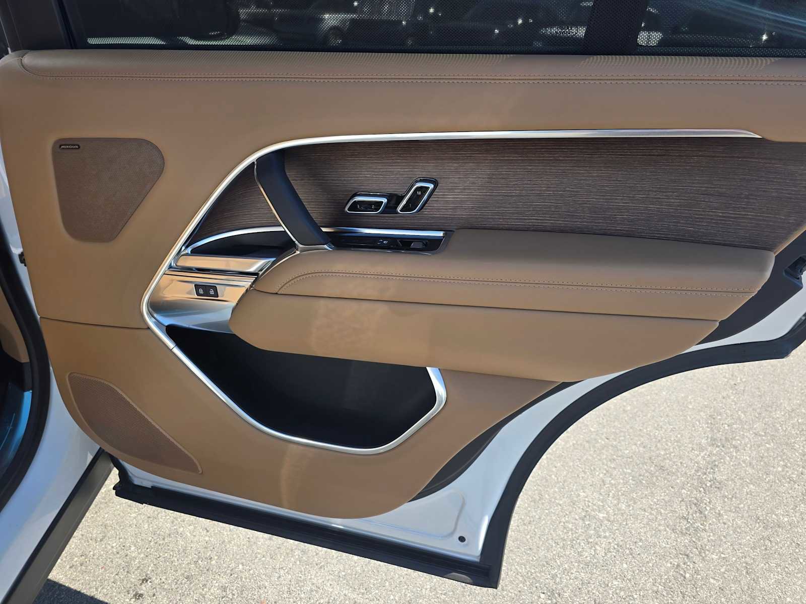 New 2025 Land Rover Range Rover Long Wheelbase SE image 14