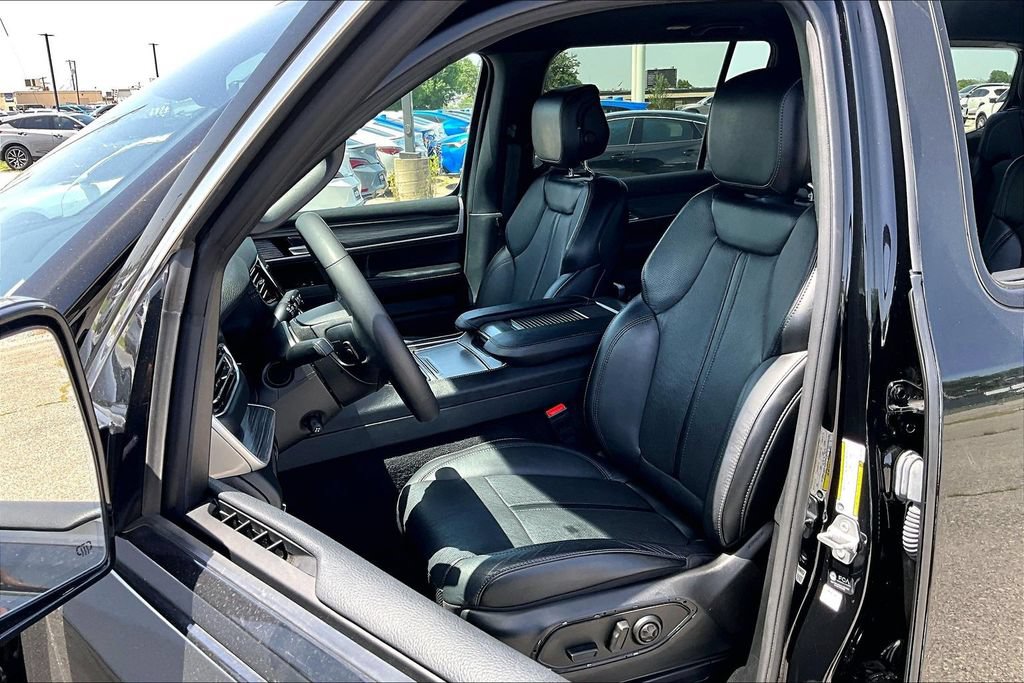 Used 2024 Jeep Wagoneer Series II AWD/4WD image 34
