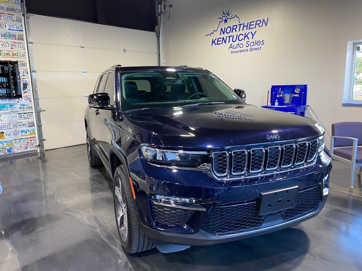 Used 2024 Jeep Grand Cherokee Limited 4xe w/ Trailer Tow Package AWD/4WD image 2