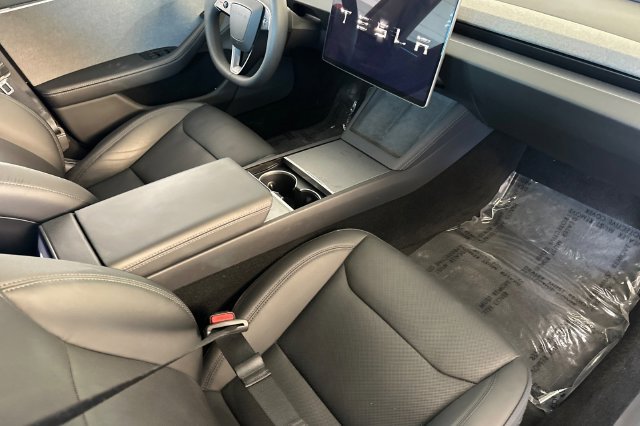 Used 2024 Tesla Model 3 Standard Range RWD image 17