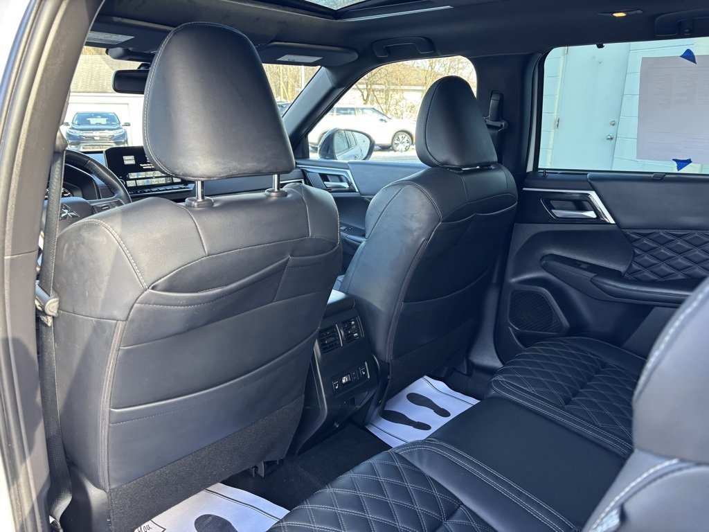Used 2023 Mitsubishi Outlander SEL Black Edition image 30