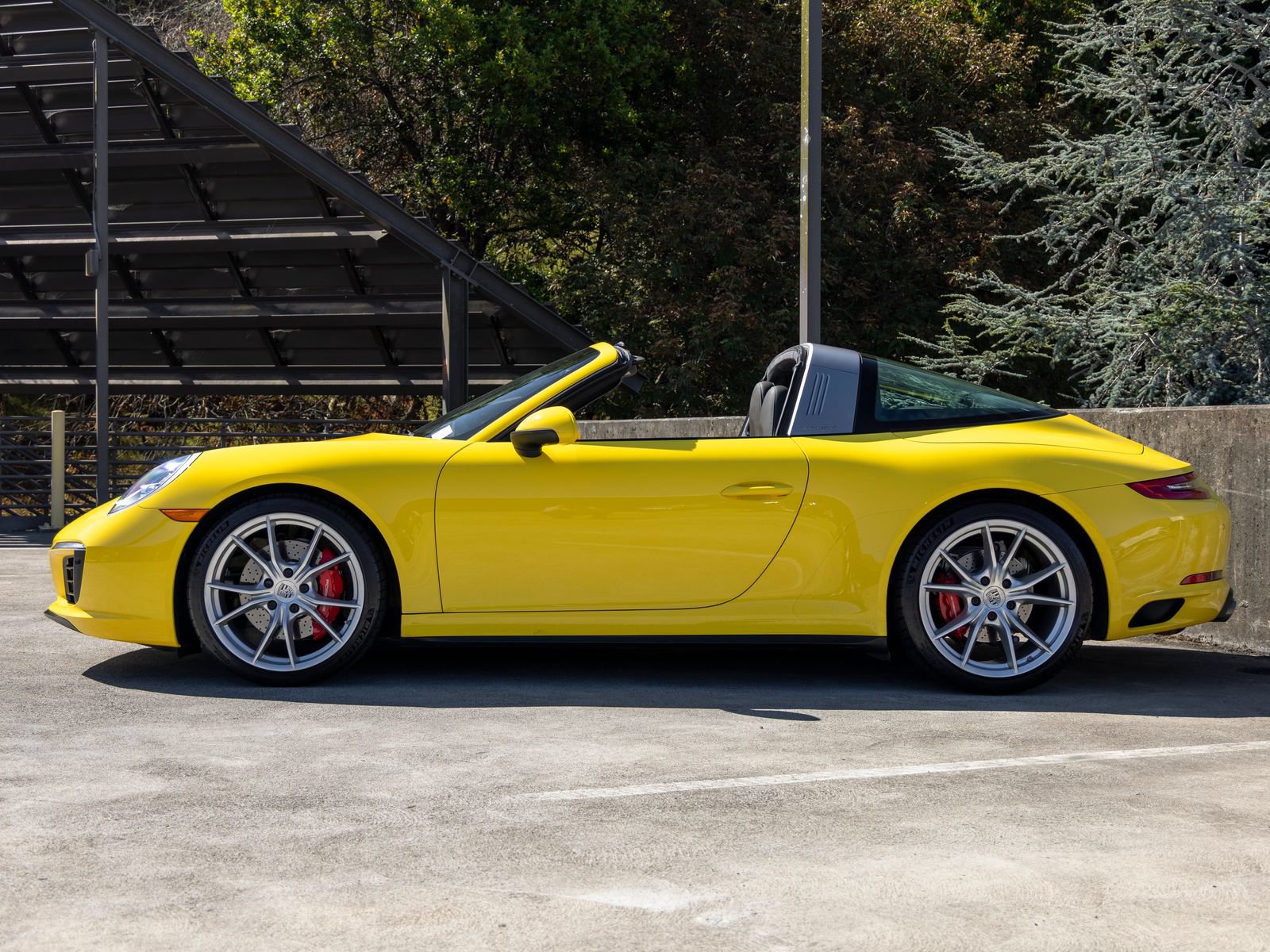 Certified 2019 Porsche 911 Targa 4S AWD/4WD image 2