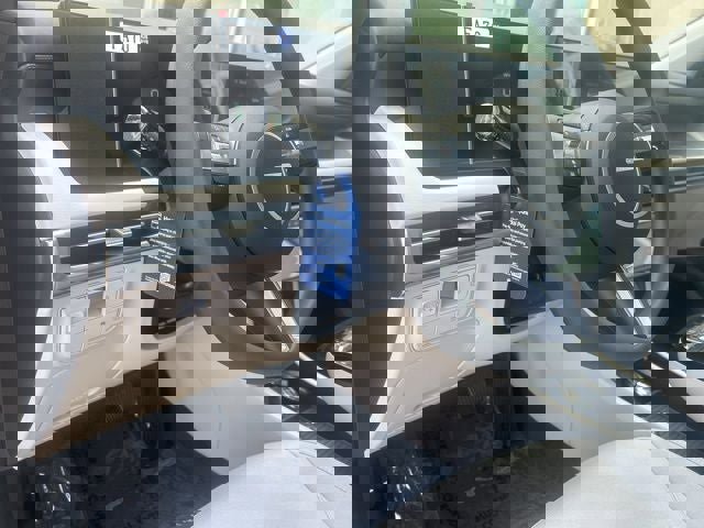 New 2026 Hyundai Tucson Blue SE image 17