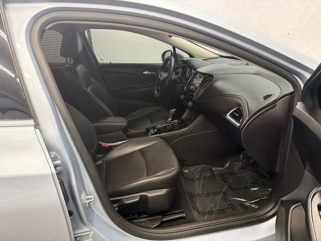 Used 2017 Chevrolet Cruze Premier FWD image 15