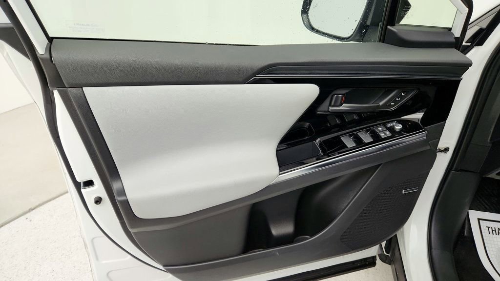 Used 2023 Subaru Solterra AWD image 10