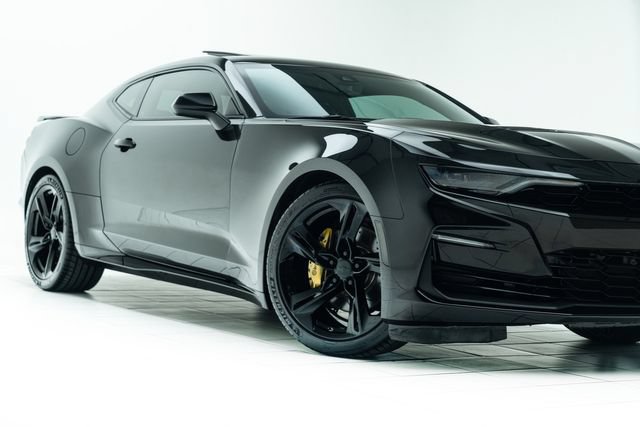 Used 2019 Chevrolet Camaro SS w/ Black Appearance Package RWD image 3