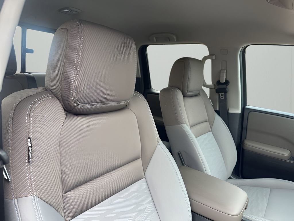 Used 2022 Nissan Frontier SV image 15