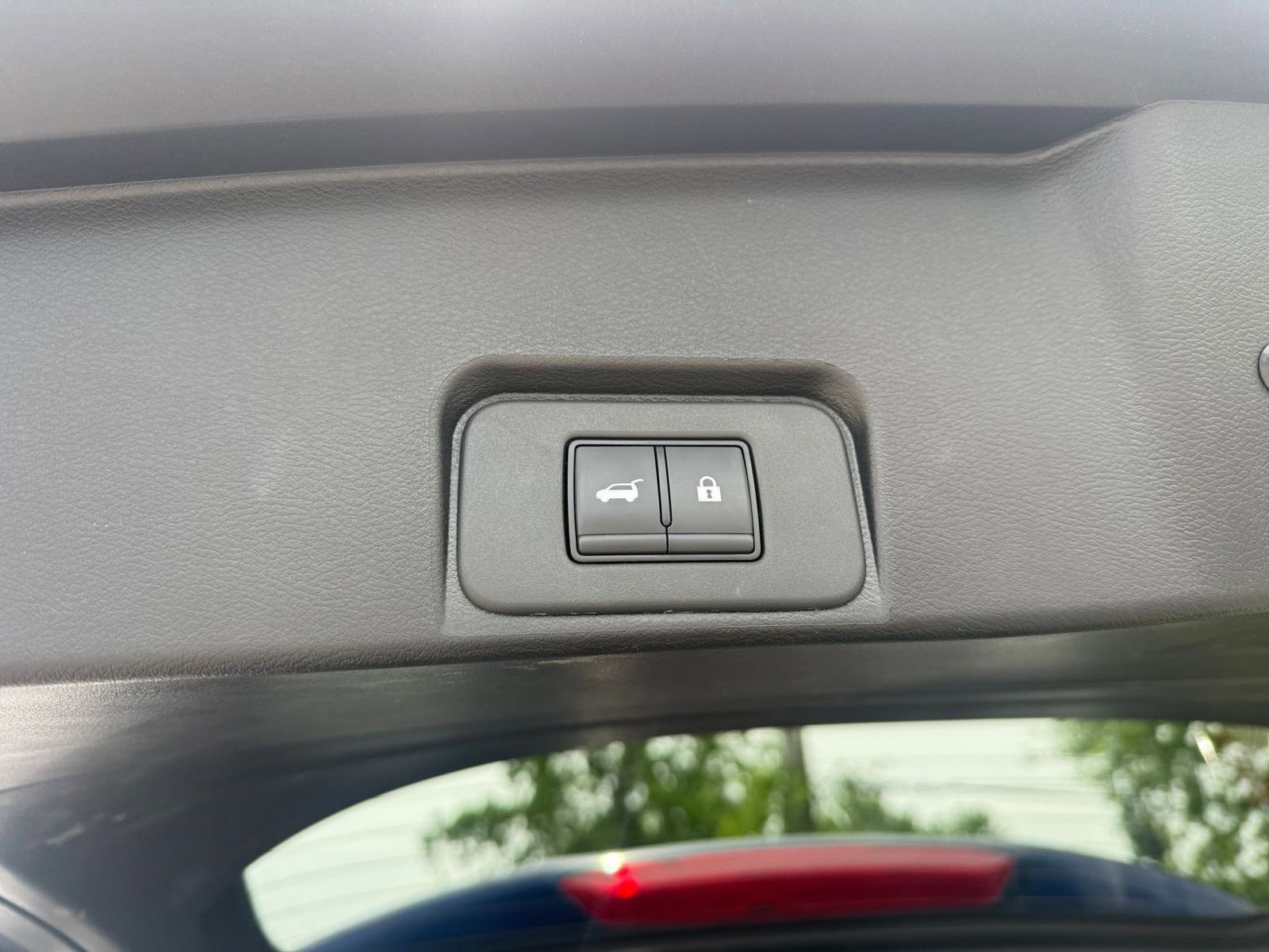 Used 2025 Nissan Rogue SV FWD image 23