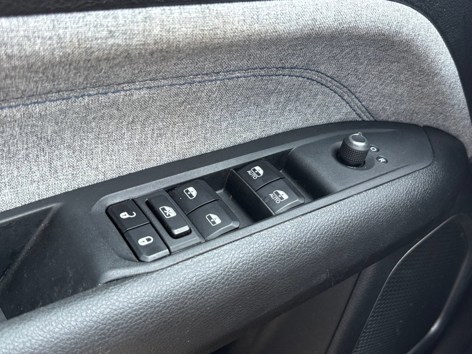 Used 2023 Jeep Compass Latitude w/ Convenience Group AWD/4WD image 13