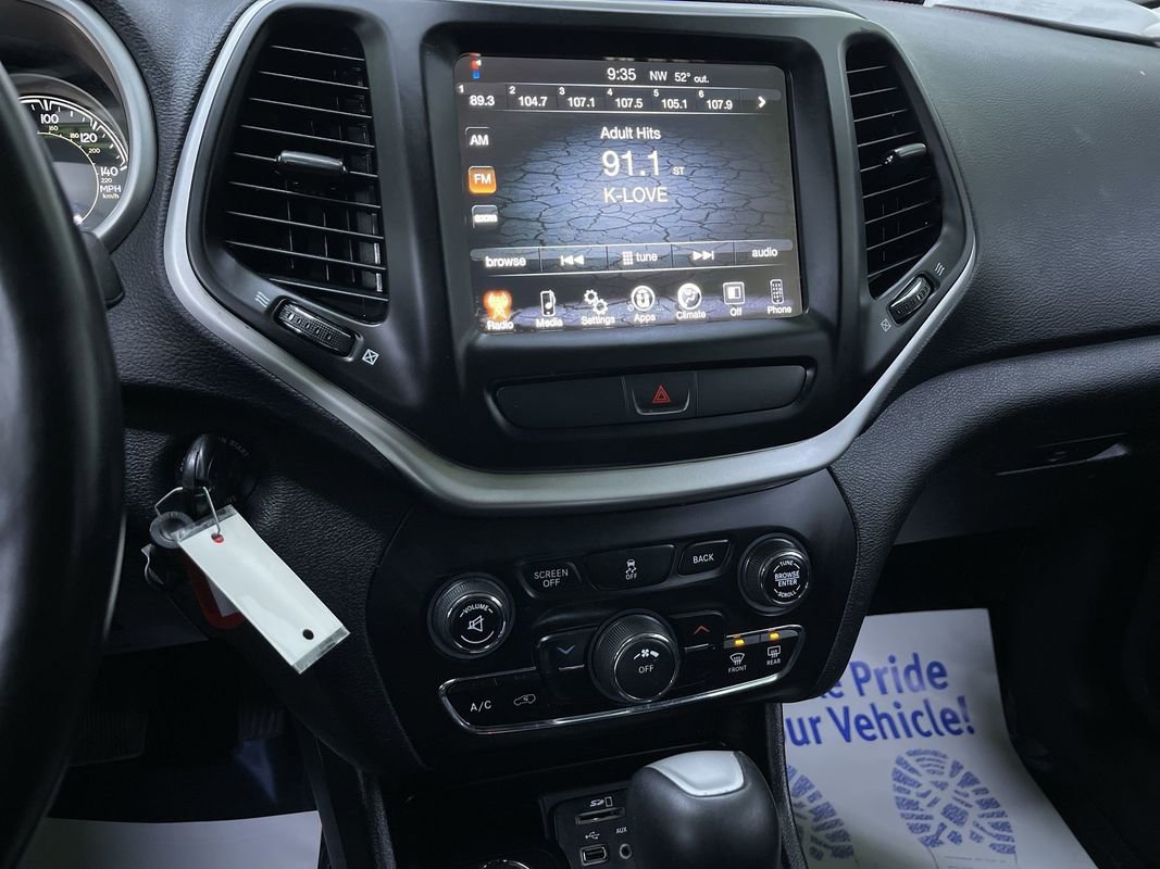 Used 2017 Jeep Cherokee Trailhawk image 22
