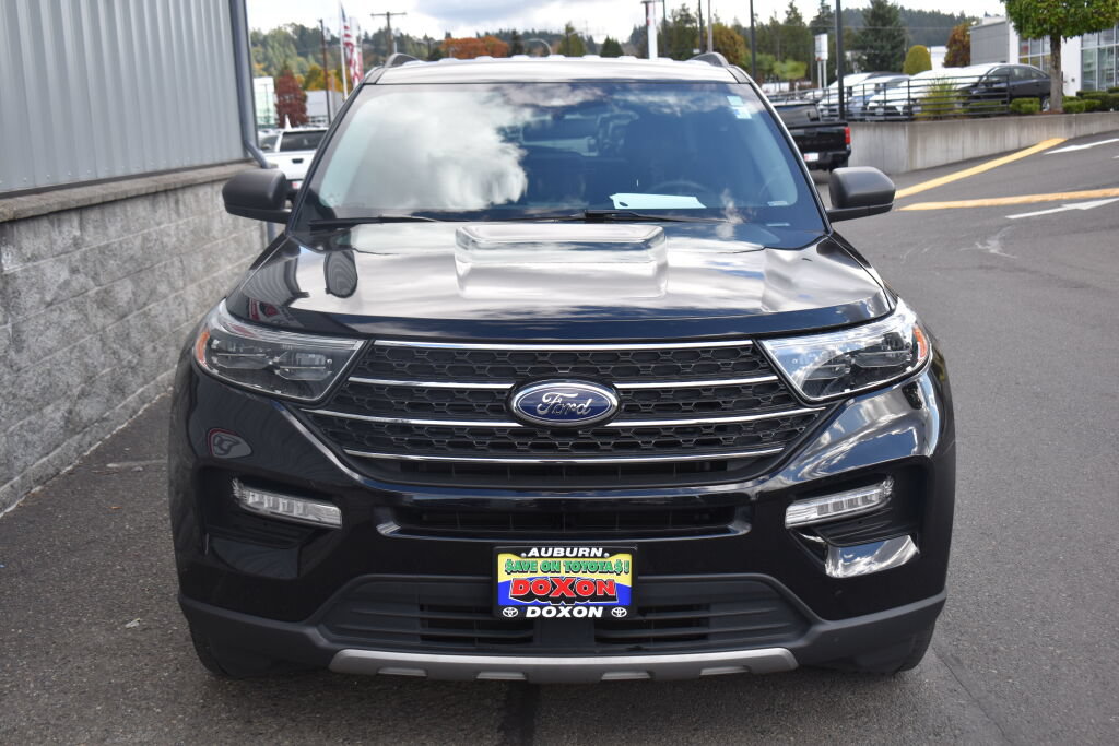 Used 2024 Ford Explorer XLT w/ Equipment Group 202A AWD/4WD image 2