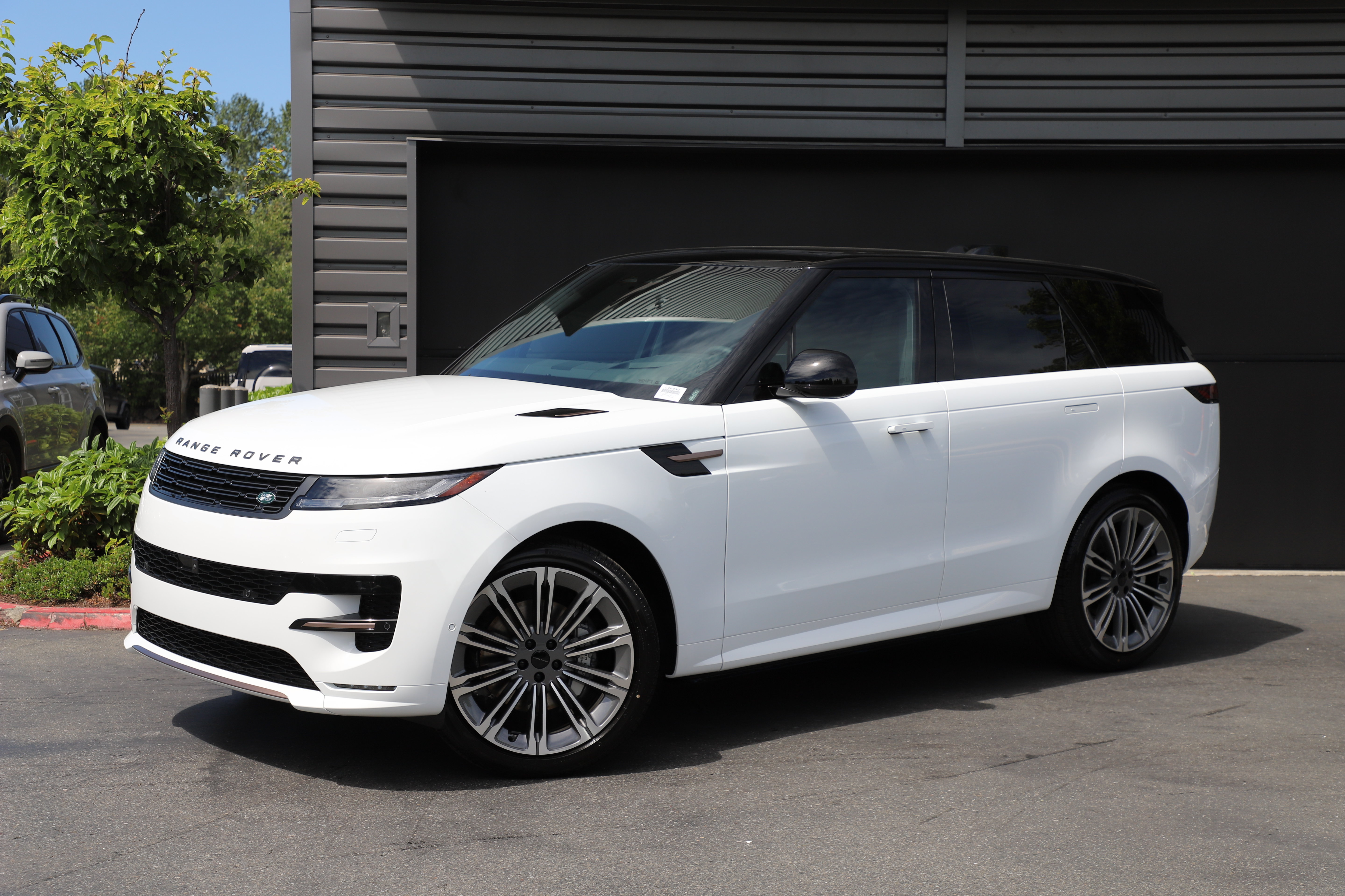 New 2026 Land Rover Range Rover Sport Dynamic SE