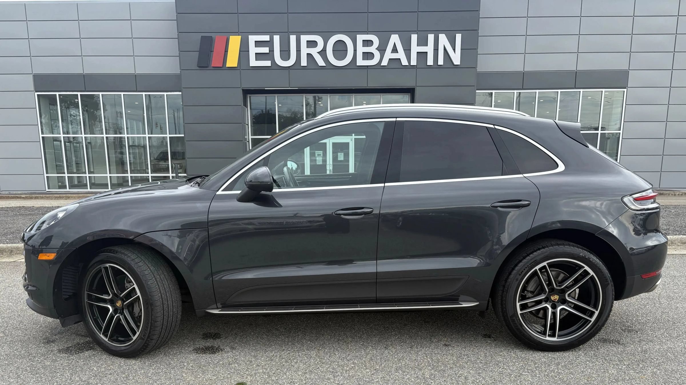 Used 2021 Porsche Macan S AWD/4WD image 2