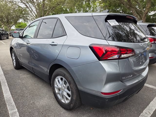 Used 2024 Chevrolet Equinox LS w/ LS Convenience Package FWD image 4