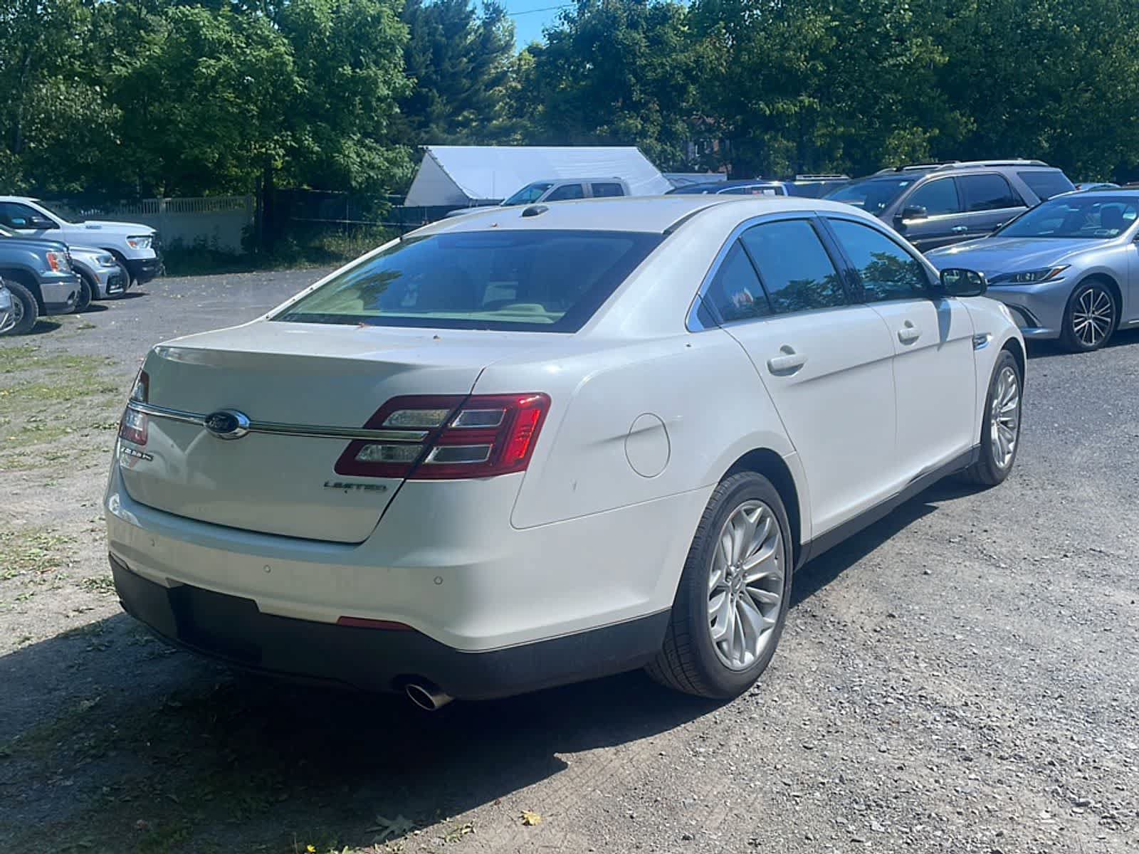 Used 2014 Ford Taurus Limited FWD image 7
