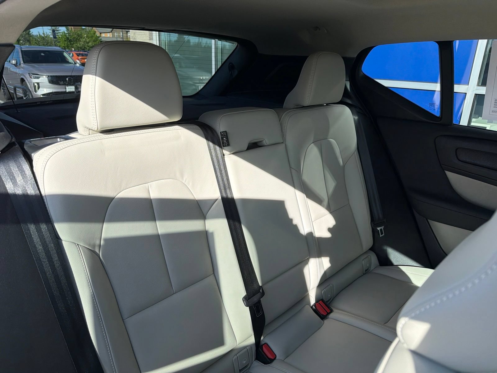 Certified 2024 Volvo XC40 B5 Plus w/ Protection Package Premier AWD/4WD image 24