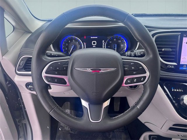 Certified 2023 Chrysler Pacifica Touring-L image 16