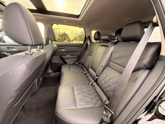 New 2026 Nissan Rogue Platinum w/ Tech Package AWD/4WD image 15
