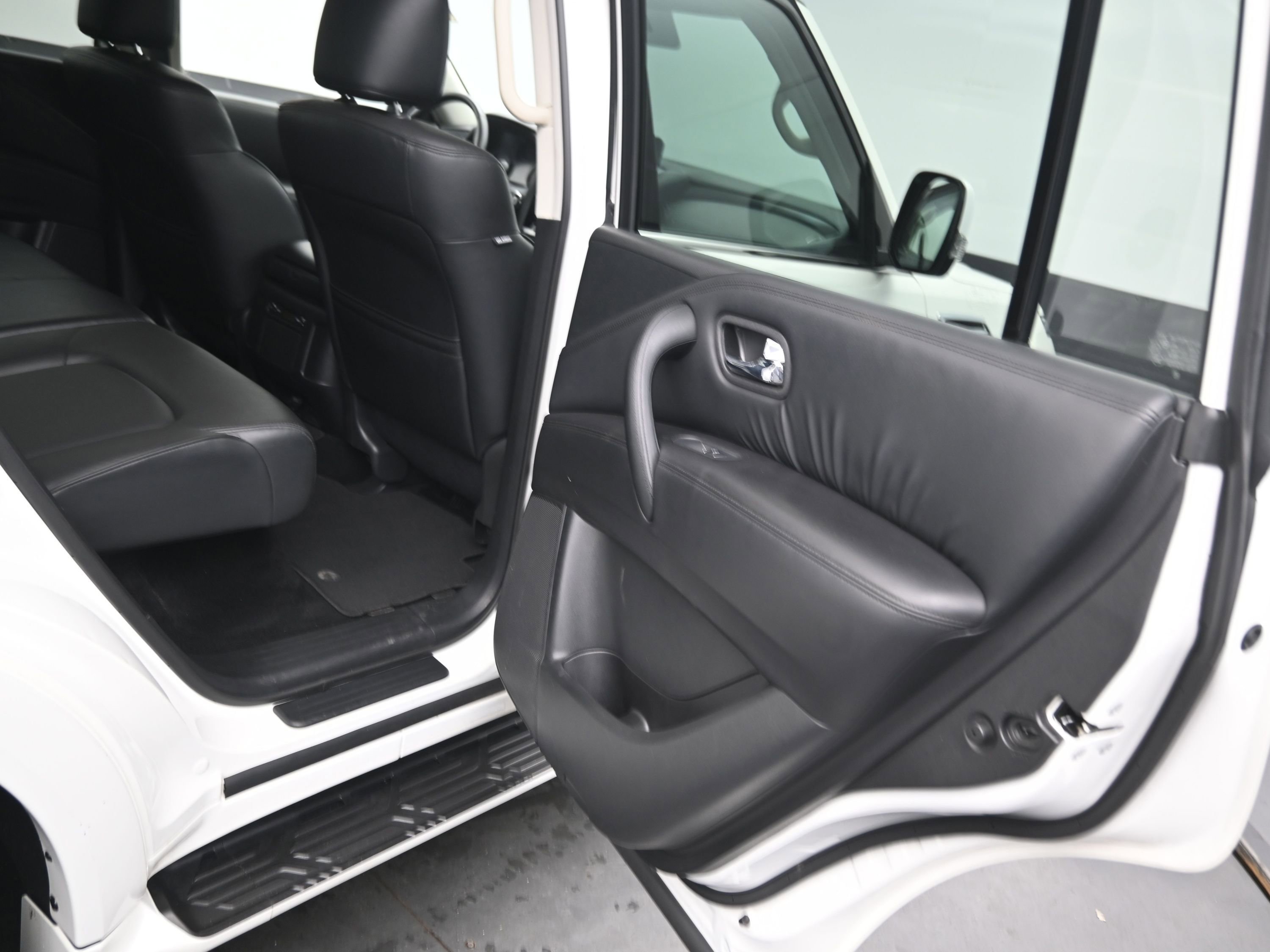 Certified 2024 Nissan Armada SV image 10