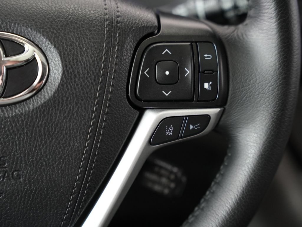 Used 2020 Toyota Sienna XLE w/ XLE Navigation Package FWD image 13