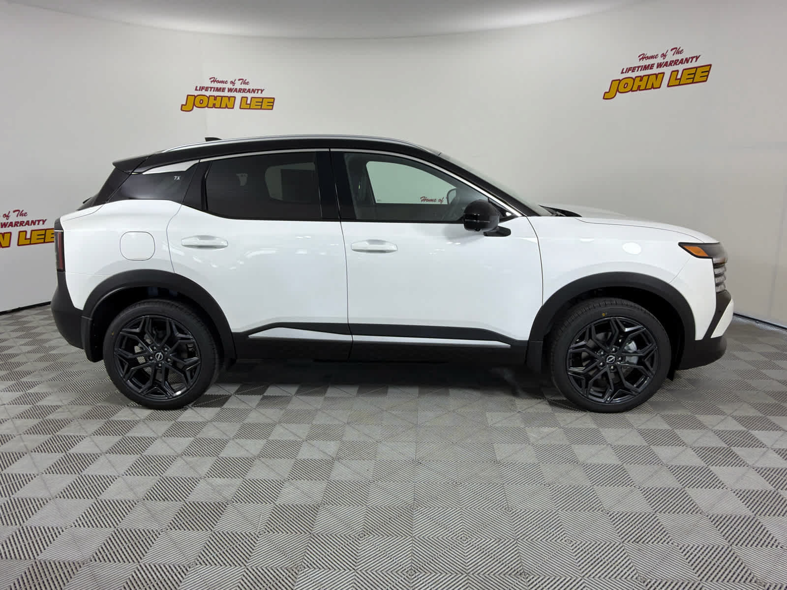 New 2026 Nissan Kicks SR w/ SR Premium Package FWD image 7