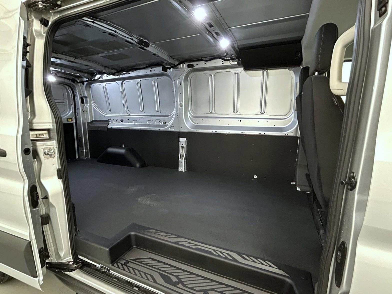 Used 2023 Ford E-Transit Low Roof RWD image 18