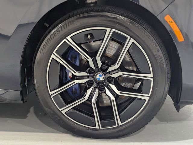 Used 2023 BMW 740i image 26