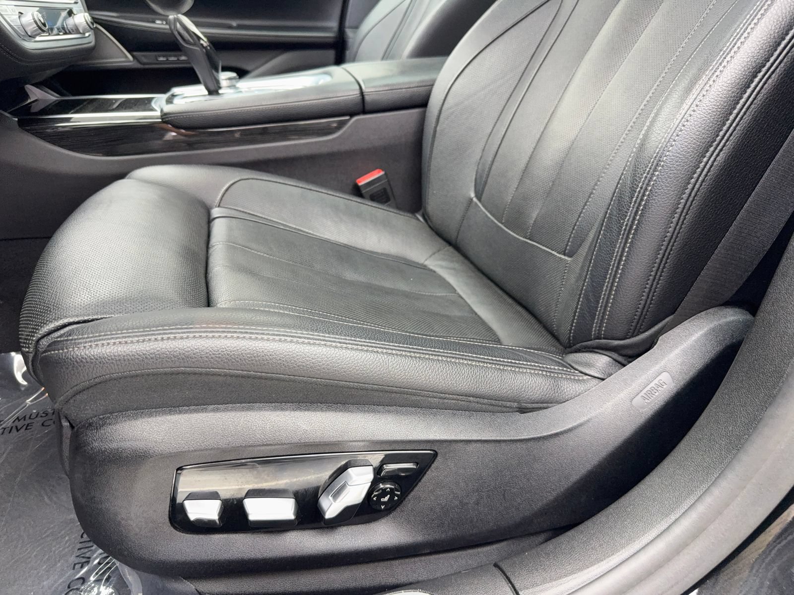 Used 2020 BMW 740i xDrive w/ M Sport Package AWD/4WD image 33