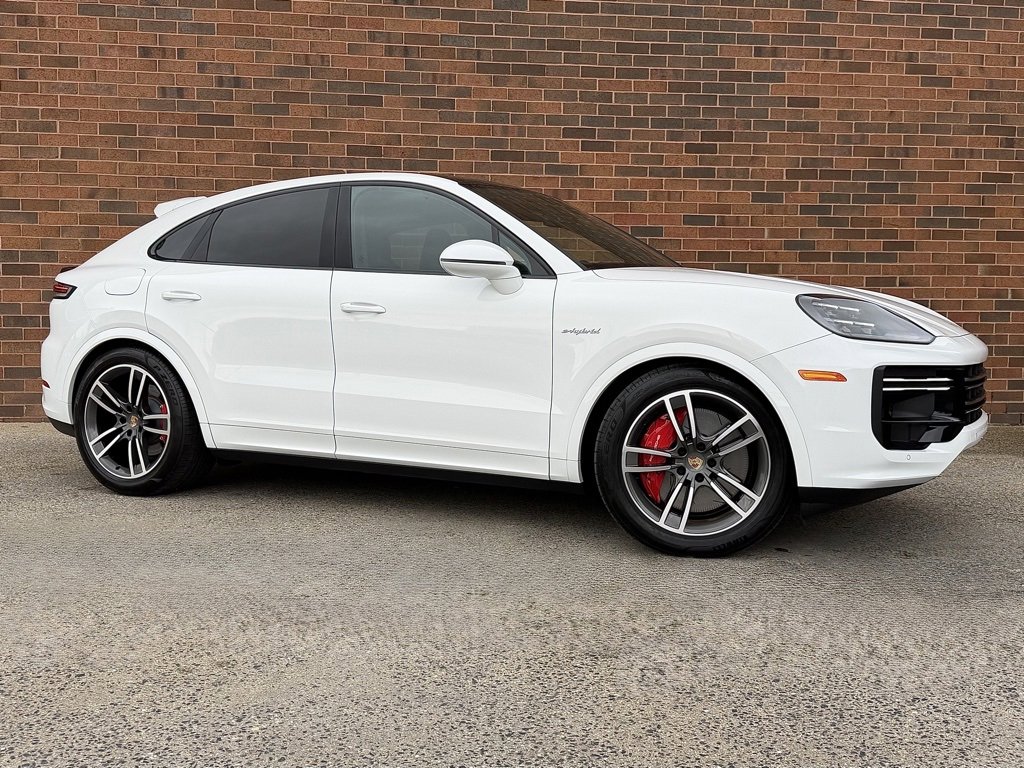 Certified 2024 Porsche Cayenne Turbo image 9