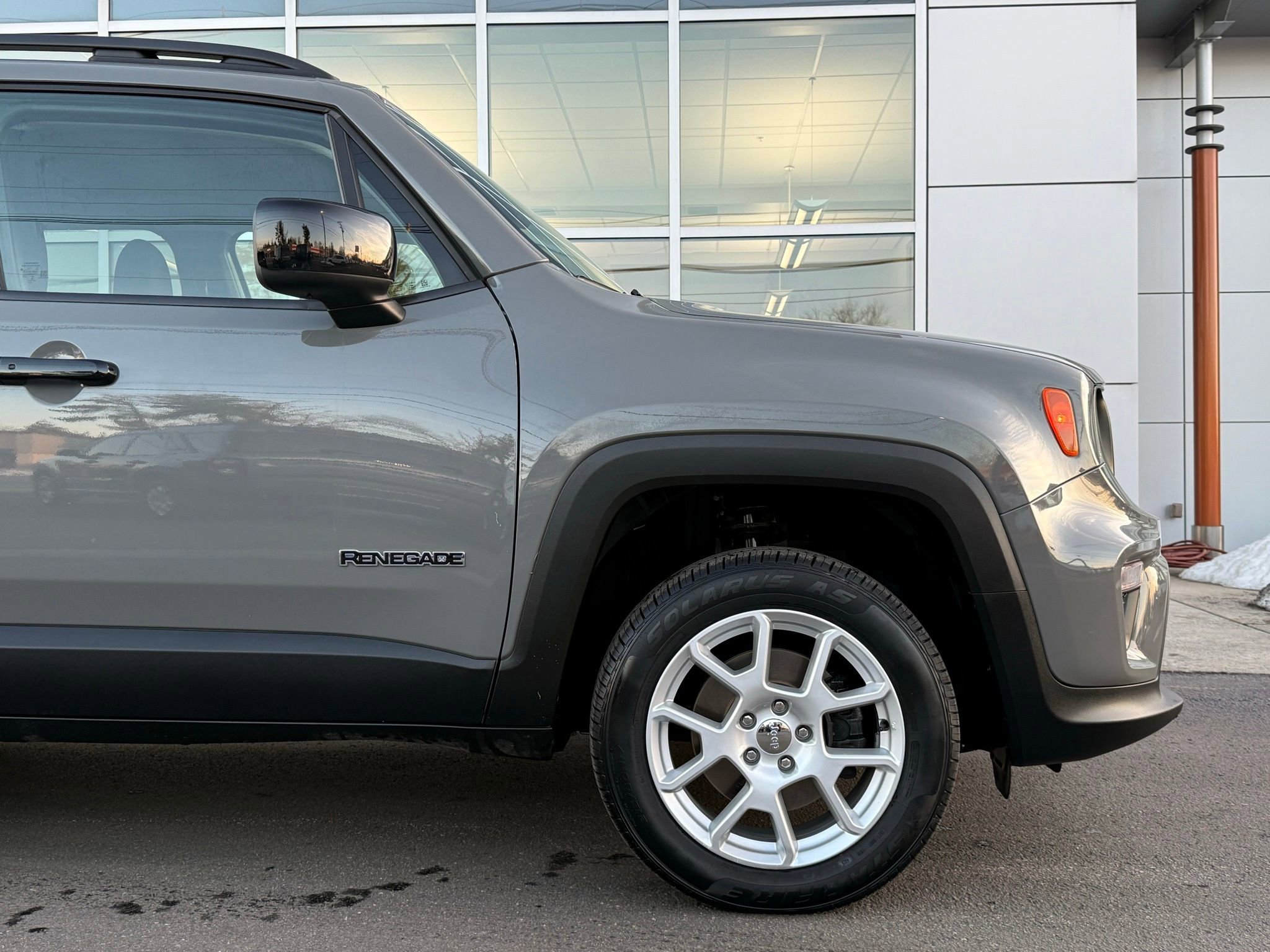 Used 2019 Jeep Renegade Latitude w/ Cold Weather Group image 15