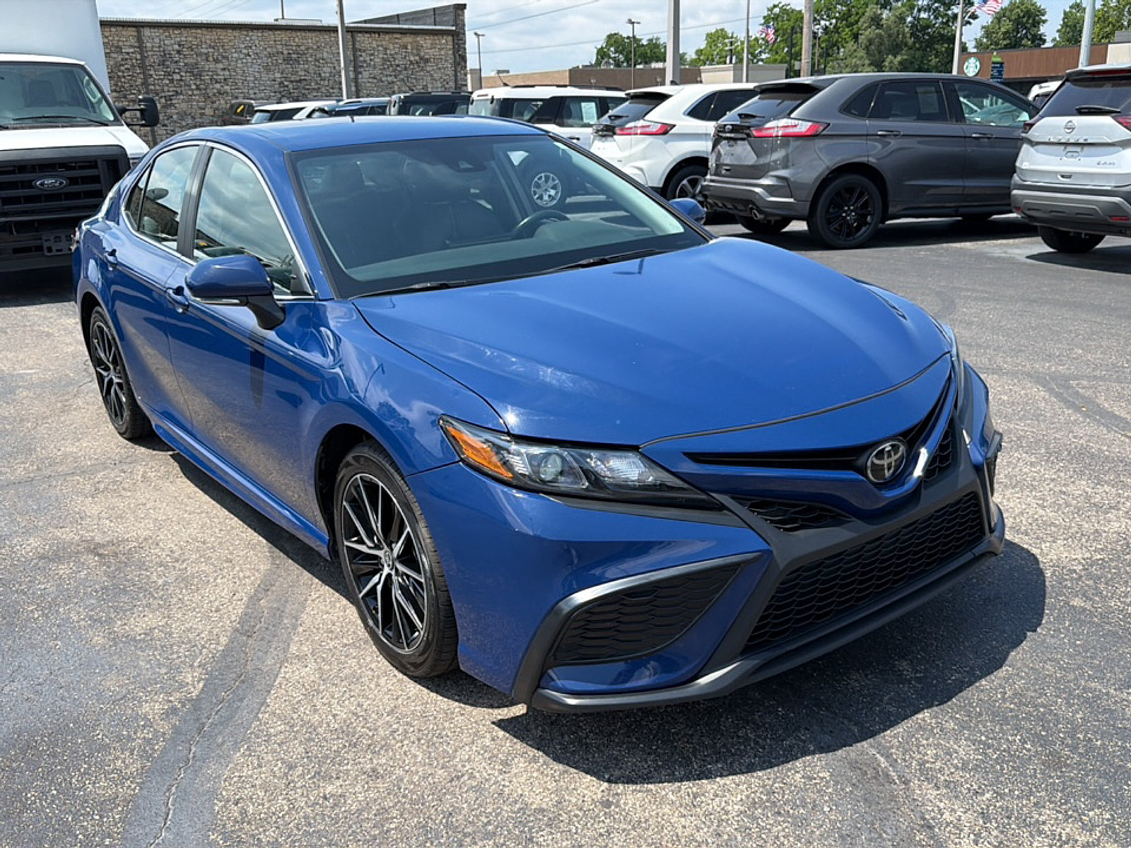 Used 2024 Toyota Camry SE FWD image 1