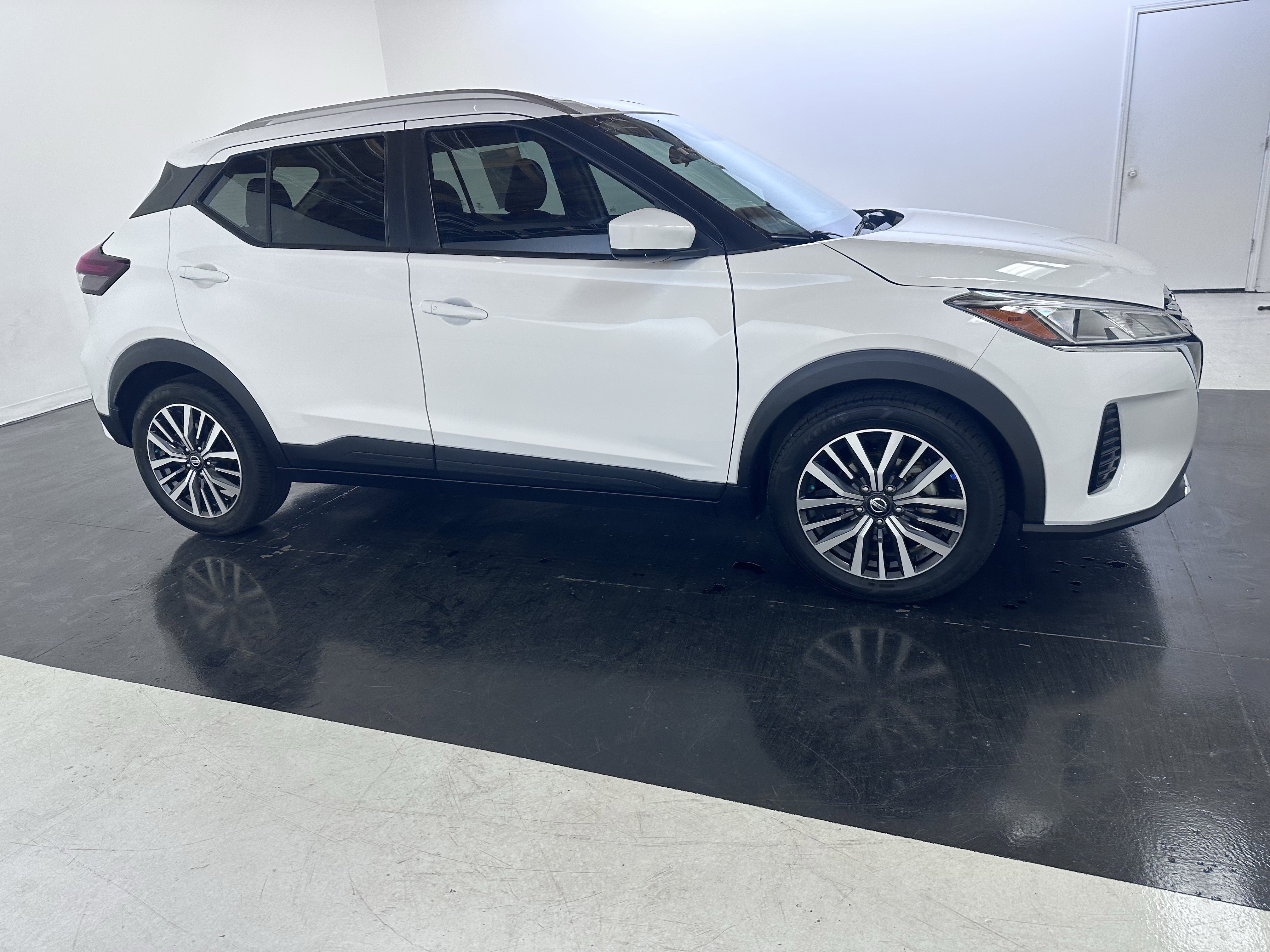 Used 2021 Nissan Kicks SV image 19
