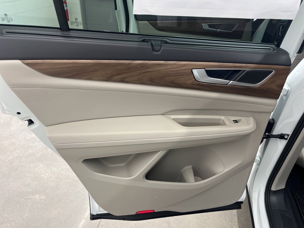 Certified 2025 Volkswagen Atlas SE image 29